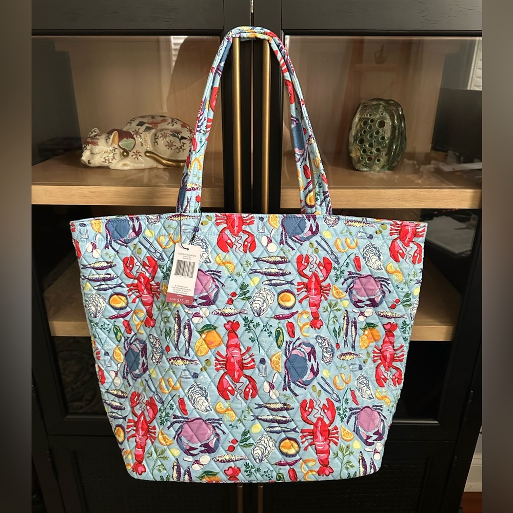 NWT Vera Bradley Essential Grand Tote in Seafood Boil